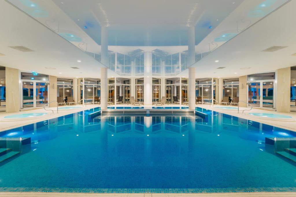 Hotel Crystal Mountain #2