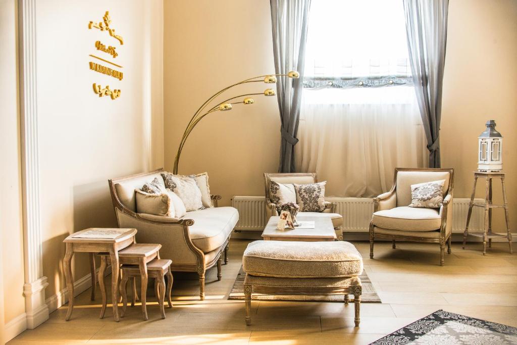 Hotel W Krainie Alicji #2